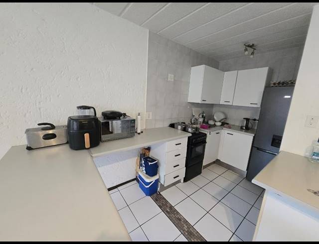 1 BEDROOM PROPERTY TO RENT IN PARKTOWN NORTH